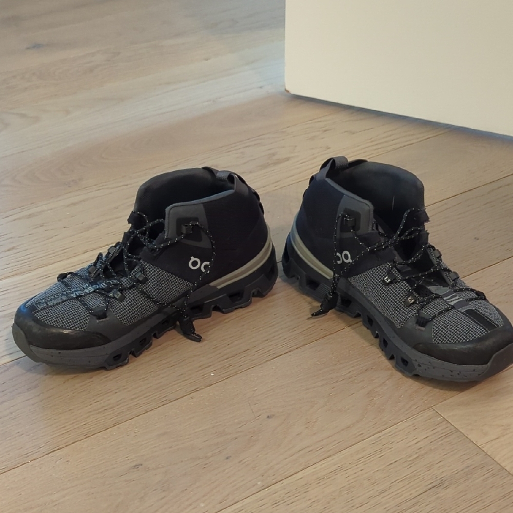 Women's Black Hiking Sneakers